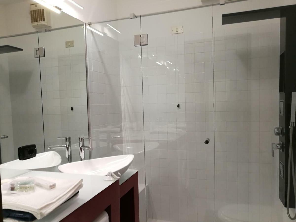 Carducci Apartment - The V Collection Turate Dış mekan fotoğraf